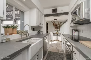 Photo #6: 6916169 Listing