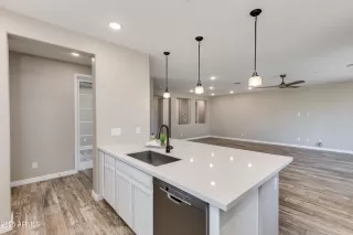 Photo #5: 6916222 Listing