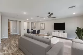 Photo #6: 6916222 Listing