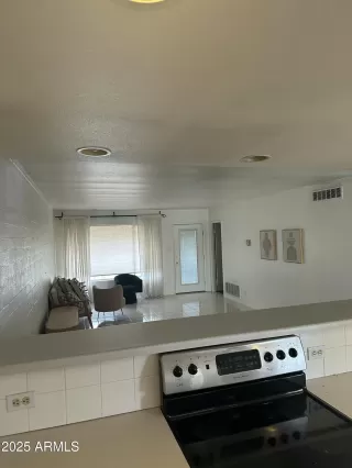 Photo #3: 6916290 Listing