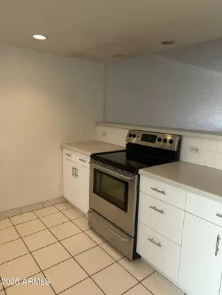 Photo #5: 6916290 Listing