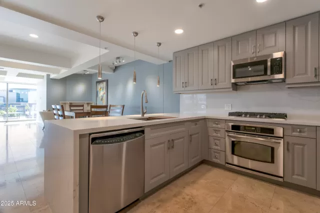 MLS: 6916298 Condo For Sale
