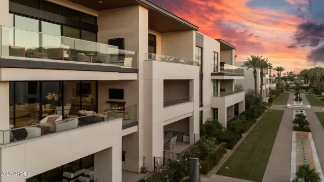 MLS: 6916368 Condo For Sale