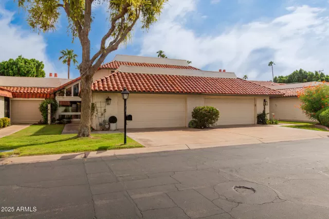 MLS: 6916392 Condo For Sale
