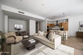 Photo #4: 6916544 Listing