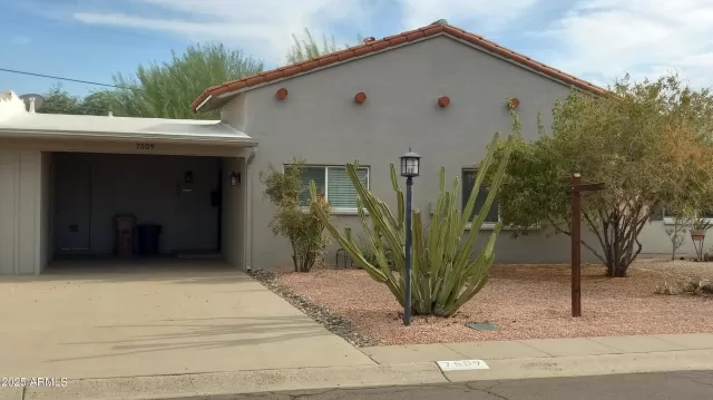 MLS: 6916805 Condo For Sale