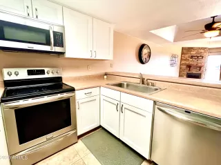 Photo #5: 6916829 Listing