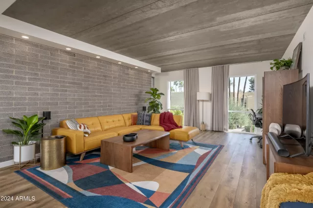 MLS: 6916921 Condo For Sale