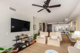 Photo #3: 6916946 Listing