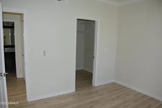 Photo #5: 6917141 Listing