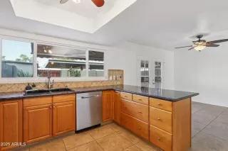 Photo #5: 6917164 Listing