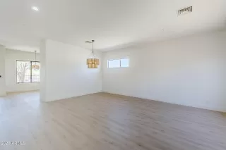 Photo #4: 6917412 Listing
