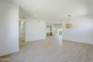 Photo #6: 6917412 Listing