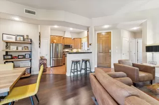 Photo #6: 6917432 Listing