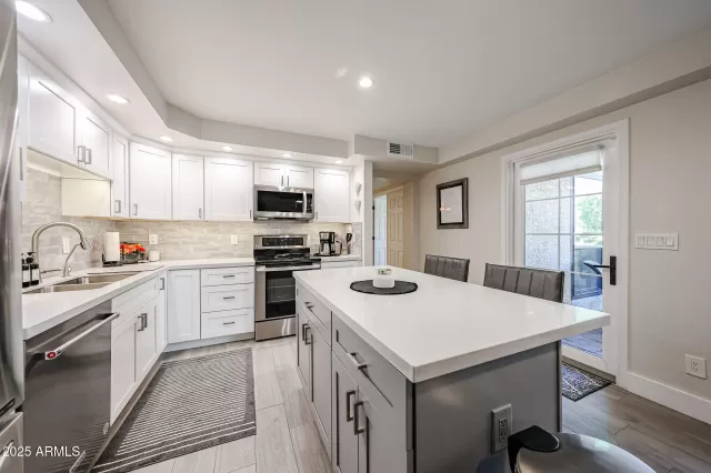 MLS: 6917433 Condo For Sale