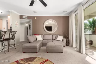 Photo #5: 6917601 Listing