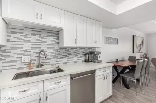 Photo #5: 6917744 Listing