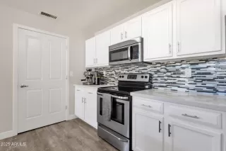 Photo #5: 6917925 Listing 