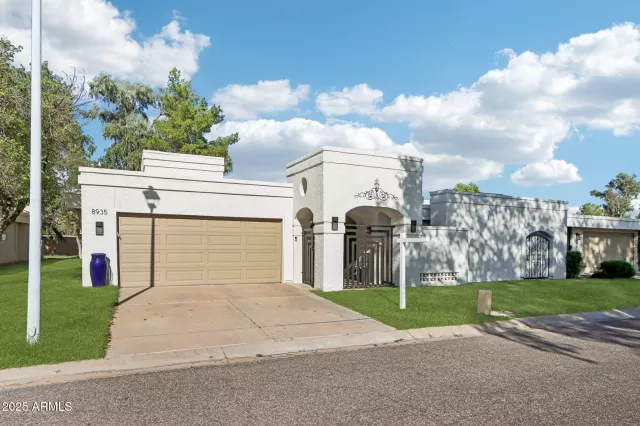 MLS: 6917939 Condo For Sale