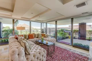 Photo #4: 6917988 Listing