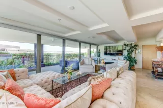 Photo #6: 6917988 Listing