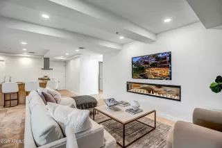 Photo #3: 6917990 Listing