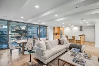 Photo #6: 6917990 Listing