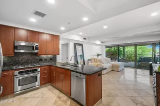 Photo #6: 6917999 Listing