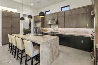 Photo #3: 6918093 Listing