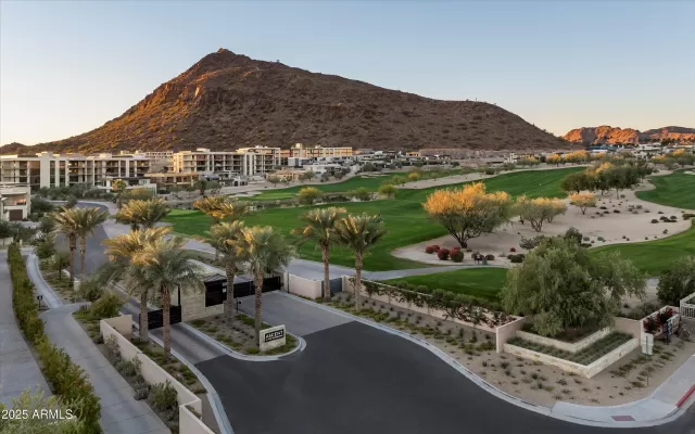 MLS: 6918111 Condo For Sale