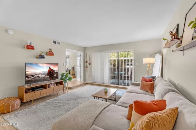 MLS: 6918252 Condo For Sale