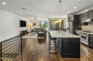 Photo #2: 6918522 Listing