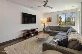 Photo #6: 6918522 Listing