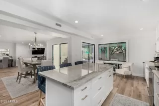 Photo #3: 6918648 Listing