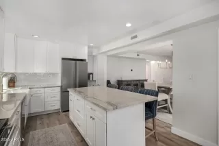 Photo #5: 6918648 Listing