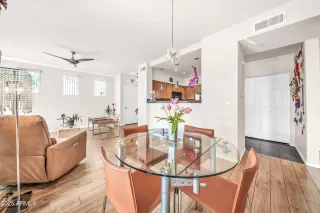 Photo #4: 6918860 Listing