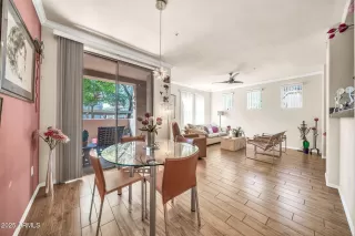 Photo #6: 6918860 Listing