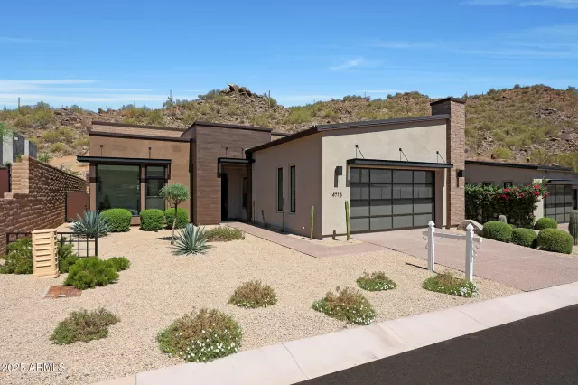 MLS: 6918995 Condo For Sale