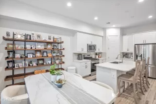 Photo #2: 6919049 Listing 