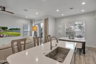 Photo #4: 6919049 Listing 