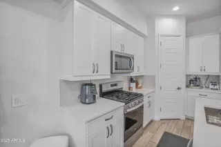 Photo #5: 6919049 Listing 