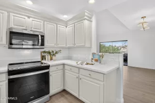 Photo #5: 6919169 Listing