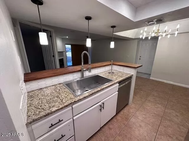 MLS: 6919494 Condo For Sale