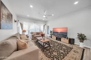 Photo #2: 6919646 Listing