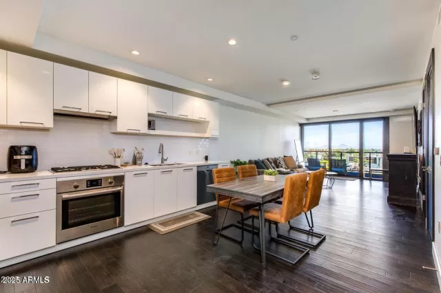 MLS: 6919698 Condo For Sale