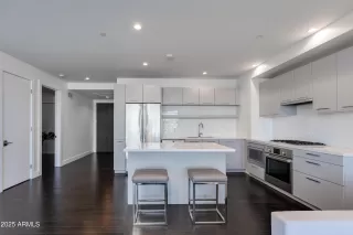 Photo #3: 6919699 Listing