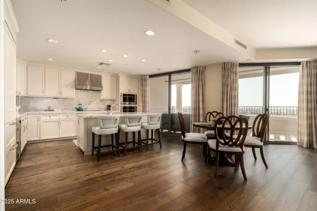 MLS: 6919763 Condo For Sale