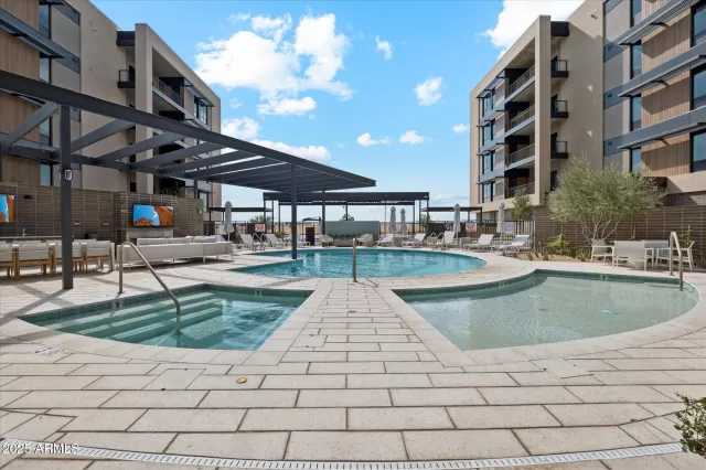 MLS: 6919927 Condo For Sale