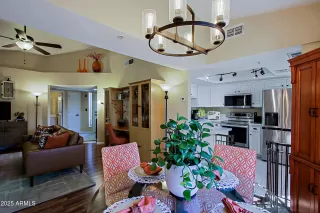 Photo #5: 6919948 Listing