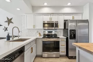 Photo #6: 6920509 Listing 